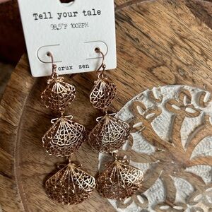 Tell your tale seashell dangle earrings